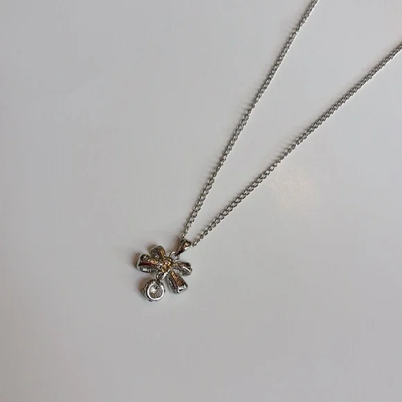 Silver coquette bow necklace - Picture 5 of 5